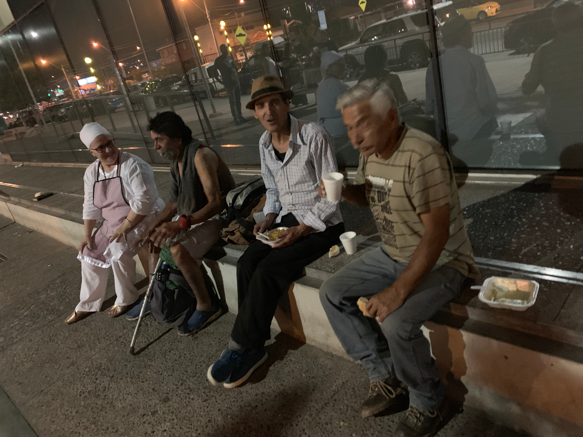 Abhaidev con beneficiarios